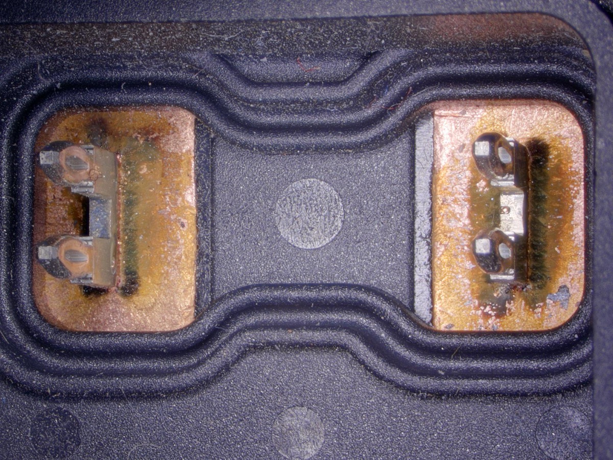 Vorher: Batteriekontakt